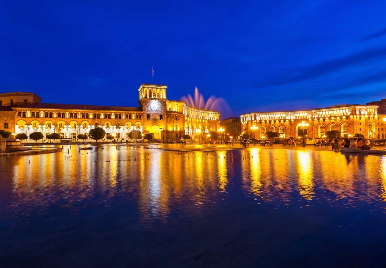 Apartment Near The Republic Square Erevan Esterno foto